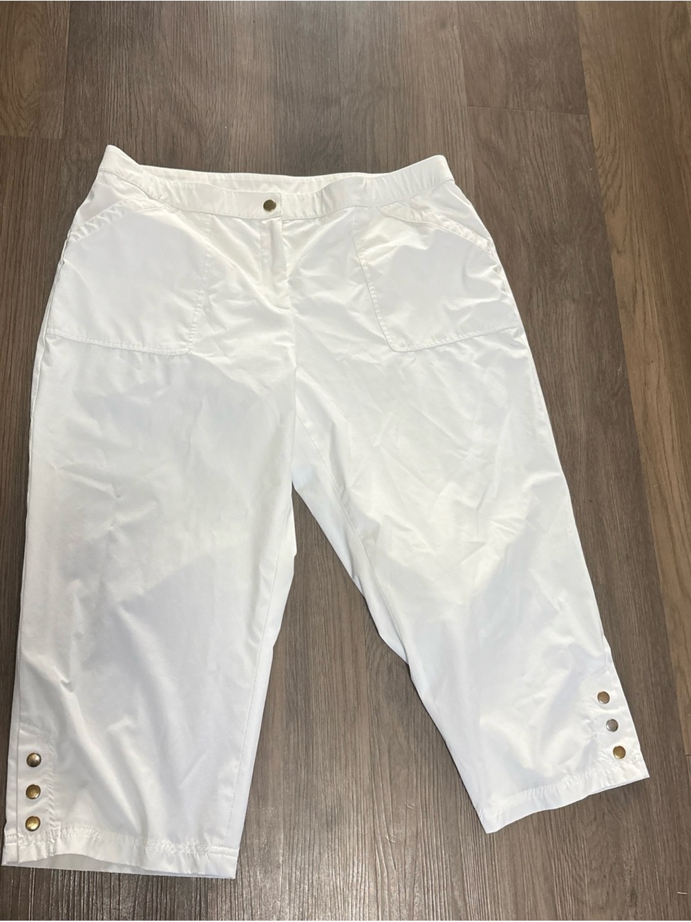Ruby Rd. White Capris with Gold Button Accents